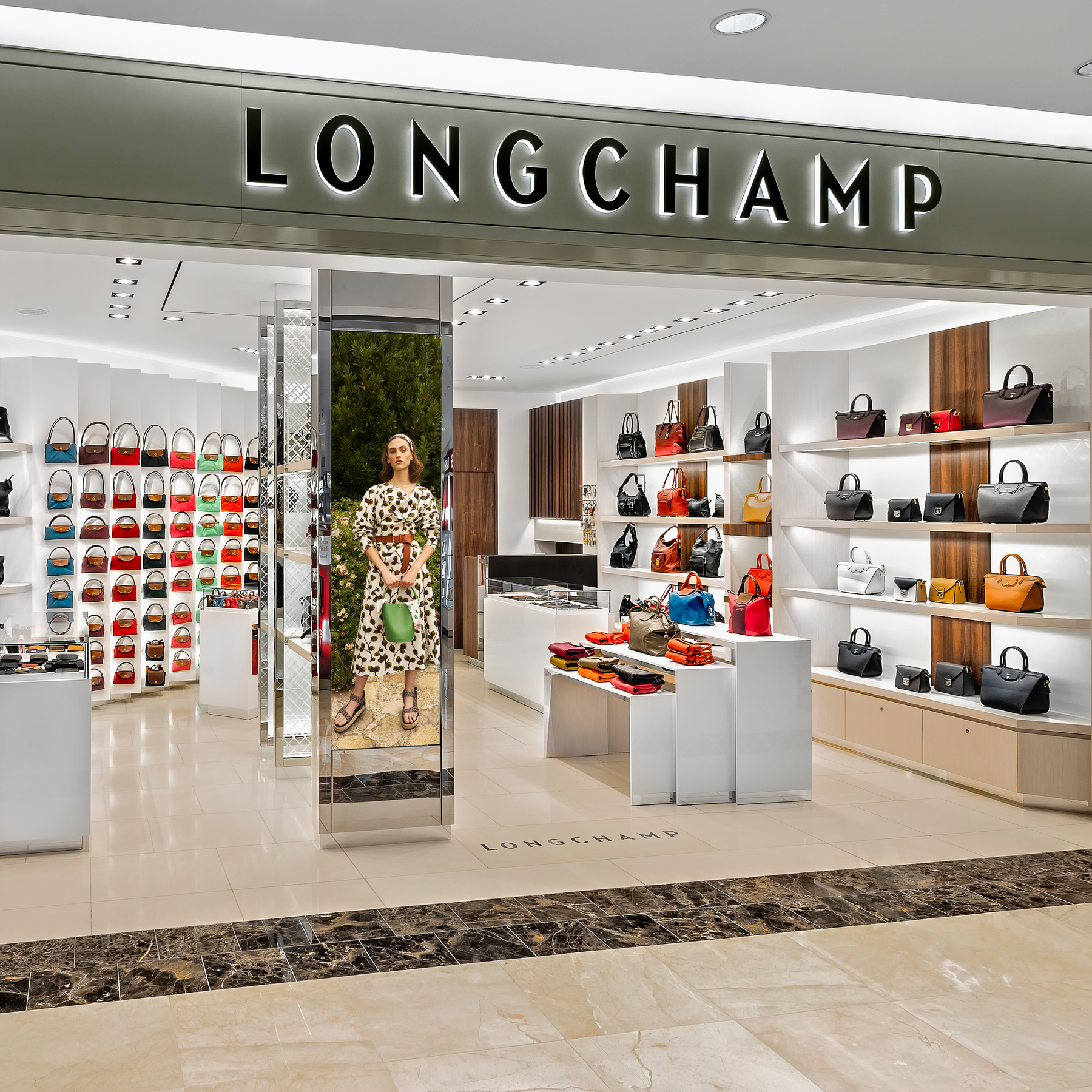 The sales mall longchamp